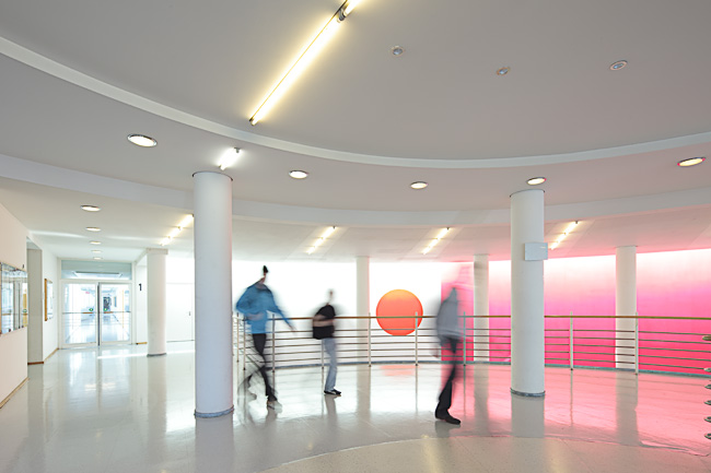 Hochschule Muenchen Foyer Architekturphoto Fluchtpunkt Bewegungsunschaerfe